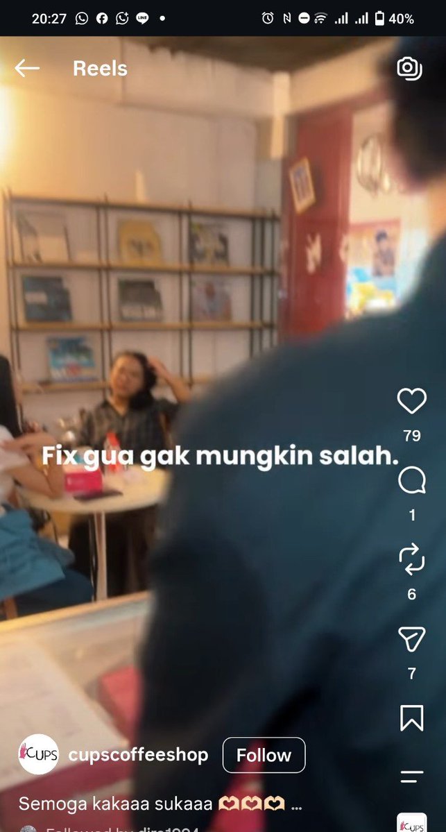 schocomins's tweet photo. Kak bahkan decor cafenya pake LP. Bisa aja inspirasi dari original decor cafenya🥲 apa jangan2 cafenya juga inspirasi dari yang bikin event disana https://t.co/wJCuwmFNAk
