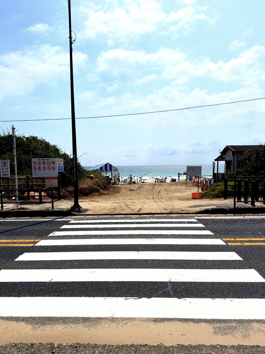 ruru350's tweet photo. 大明神岩の赤鳥居から浜の西側に歩いてみましたが思ったほど人は居ませんでした。 https://t.co/GdNQ0m6q5N