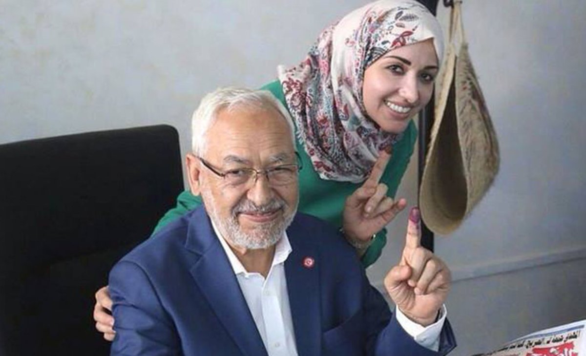 mahfildijital's tweet photo. 🔴 Tunus'ta tutuklu bulunan Nahda Hareketi lideri Raşid el-Gannuşi'nin kızı:

“Babam bir haftadır kayıp. 85 yaşında ve çeşitli rahatsızlıkları bulunuyor. Cezaevindeki aşırı sıcaklar nedeniyle bilincini yitirdi. Daha sonra hastaneye kaldırıldığı söylendi ancak ailesi olarak orada kendisini görme hakkımız engellendi. Bu durum, onu yavaş bir ölüme mahkûm etmek demektir.”
