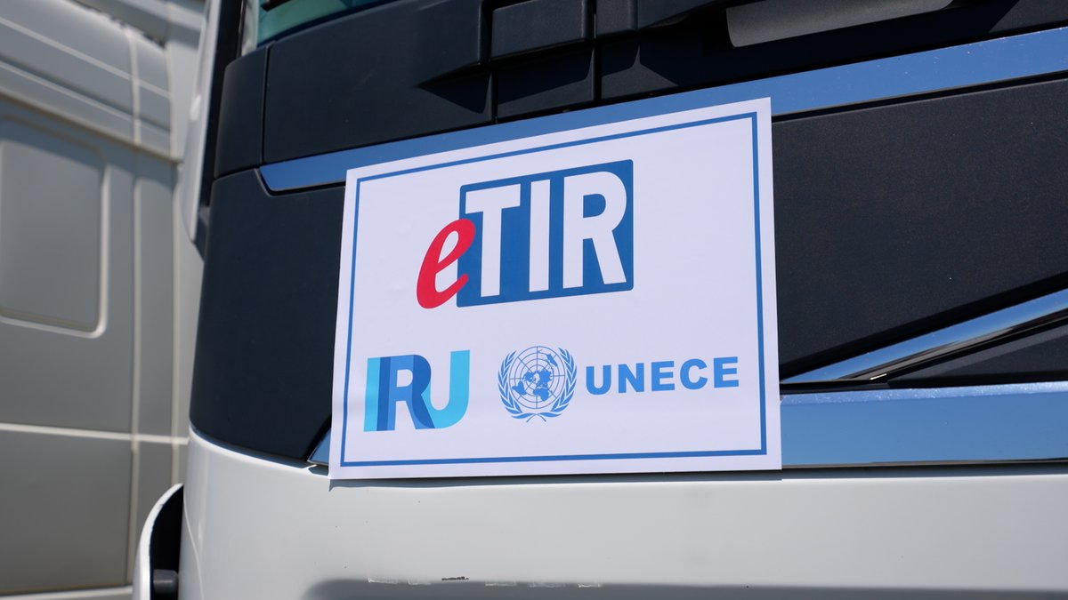 the_IRU's tweet photo. 🎉 The first eTIR operations across the Caspian Sea between Azerbaijan, Turkmenistan and Uzbekistan mark a major digital milestone.

This will bring greater transit efficiency and security to the vital Middle Corridor trade route.

➡️ https://t.co/2OhI0CUjtt

#TIR https://t.co/1TTSQrQxA6