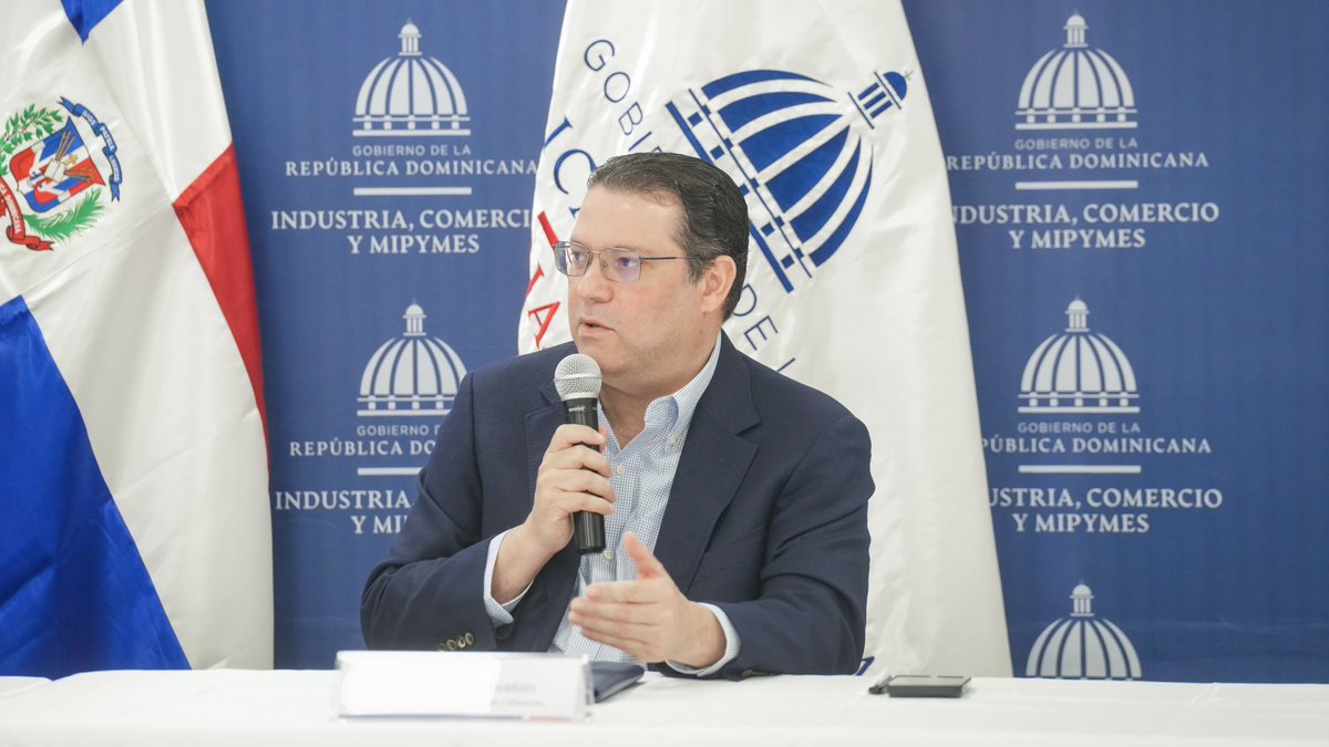 SanzLovaton's tweet photo. Hoy reafirmamos nuestro compromiso con el cine dominicano. Junto al presidente de la fundación PROCINE, @hansgarcia, firmamos un acuerdo para seguir fortaleciendo una industria que impulsa el talento, la creatividad y el desarrollo de nuestro país. https://t.co/6lZQTUcy7A