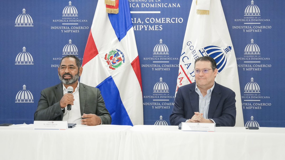 SanzLovaton's tweet photo. Hoy reafirmamos nuestro compromiso con el cine dominicano. Junto al presidente de la fundación PROCINE, @hansgarcia, firmamos un acuerdo para seguir fortaleciendo una industria que impulsa el talento, la creatividad y el desarrollo de nuestro país. https://t.co/6lZQTUcy7A