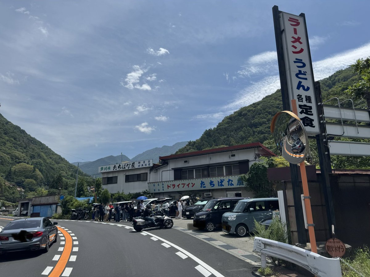 1975Piece's tweet photo. ドライブイン　たちばな屋
馬刺し定食1,000円
ボリュームあり味も間違いなかった
旨かったぁ😋
#グルメ #ランチ #馬刺し
 
https://t.co/7sqrau4r82 https://t.co/bn6DWnNp1C