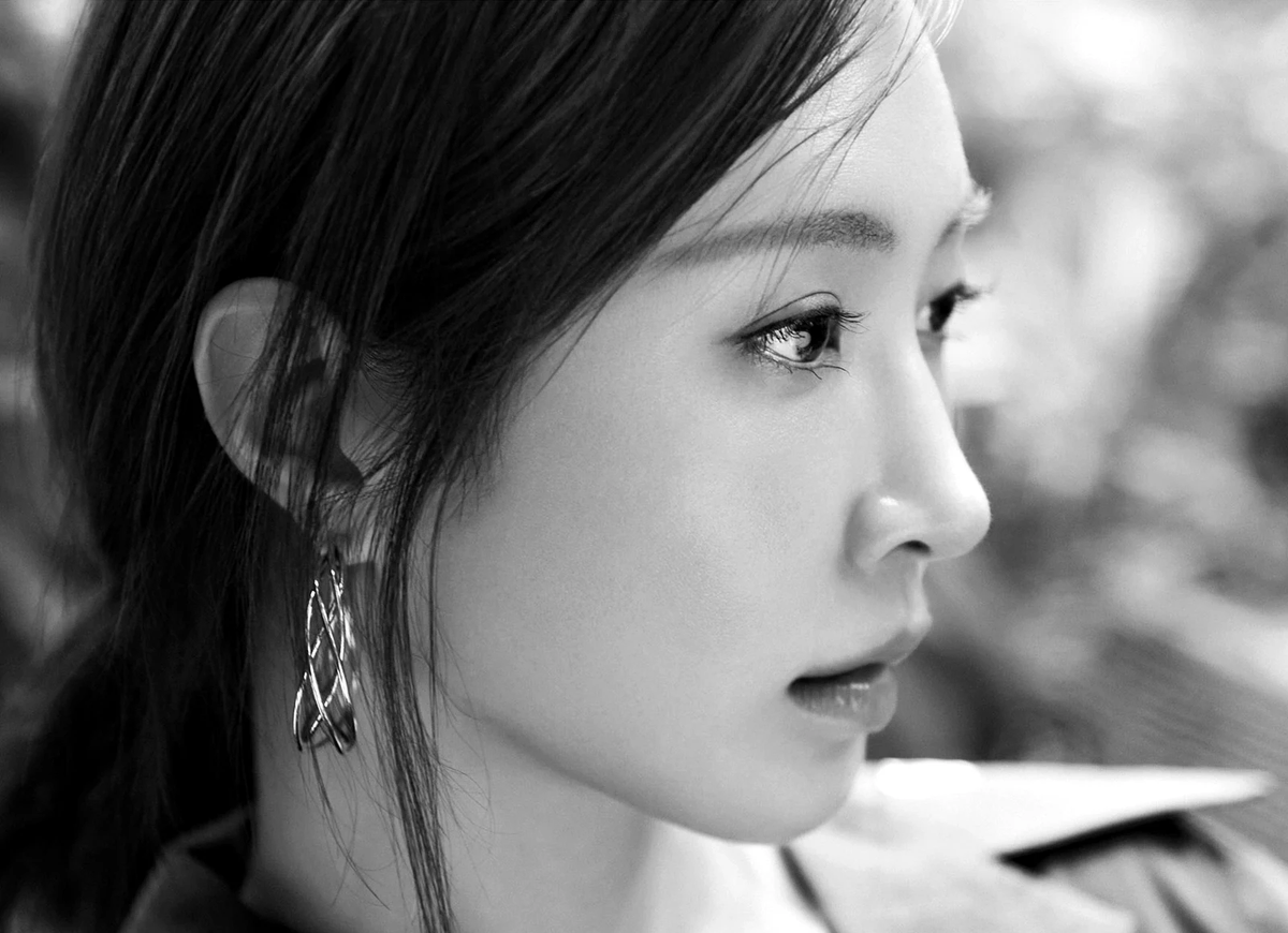 franky___a's tweet photo. Yuri for Cosmopolitan Korea and YoonA for Dazed Korea August Issue 🥹
Like movie character posters, it feels like there's a story of their characters when their photos are put side by side 🥹 https://t.co/ToPjowbbXQ