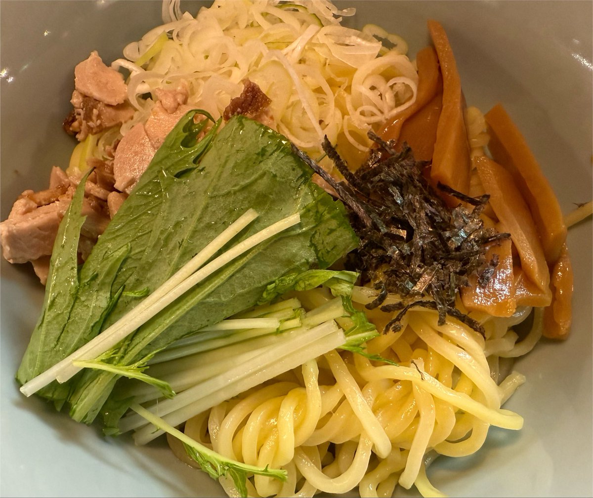 mizuha_clock's tweet photo. 残業は悪。ラーメンが正義🍜 https://t.co/oOldWBYVFW