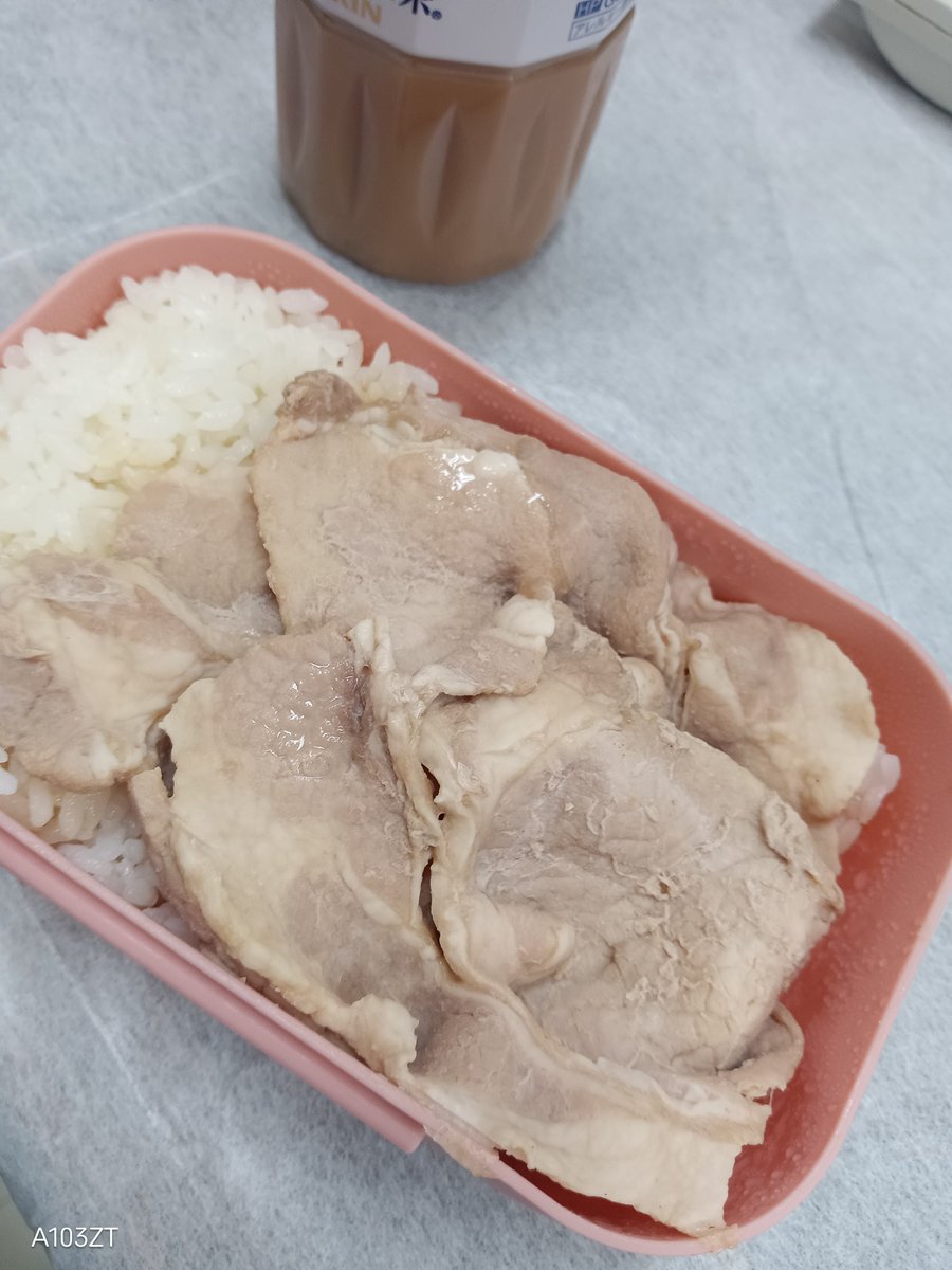 km03203's tweet photo. PMSで辛いのにお肉やいて偉い。
とても偉い。

節約して偉い💮

すーっごく眠い😴
辛いなぁ。 https://t.co/yTWb8jQSP1