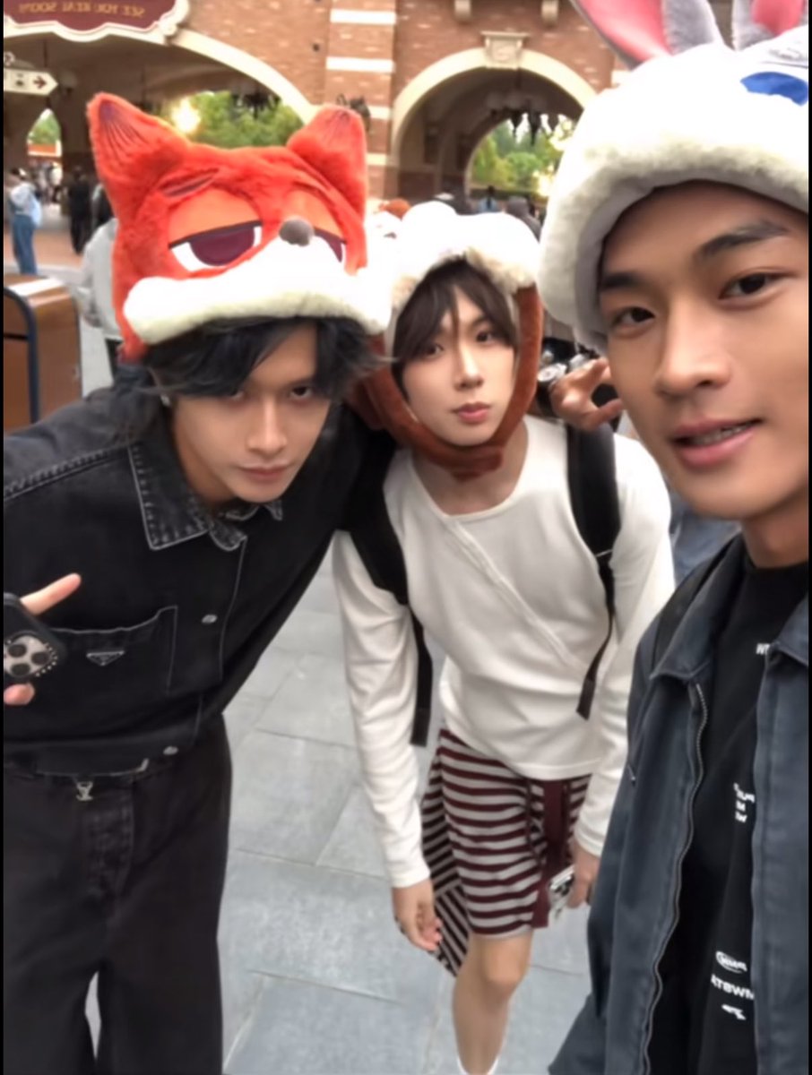 mymai_2000's tweet photo. ฟิวเวลาออกไปเที่ยว แม่ให้พกน้องไปด้วย5555
#LiuJingYu #XiongYiWen #HuYiChen 
#AWinterSunWakestheWindinSpringHillsDream https://t.co/1WDBLql12D