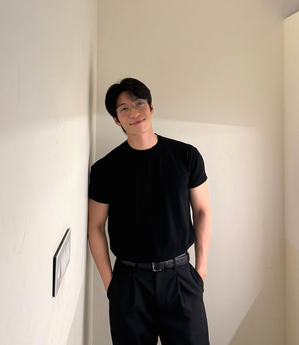 wisojun's tweet photo. Wi wi with glasses🤓✨️
#Wihajoon #Koreanactor https://t.co/wiABzIyjTs