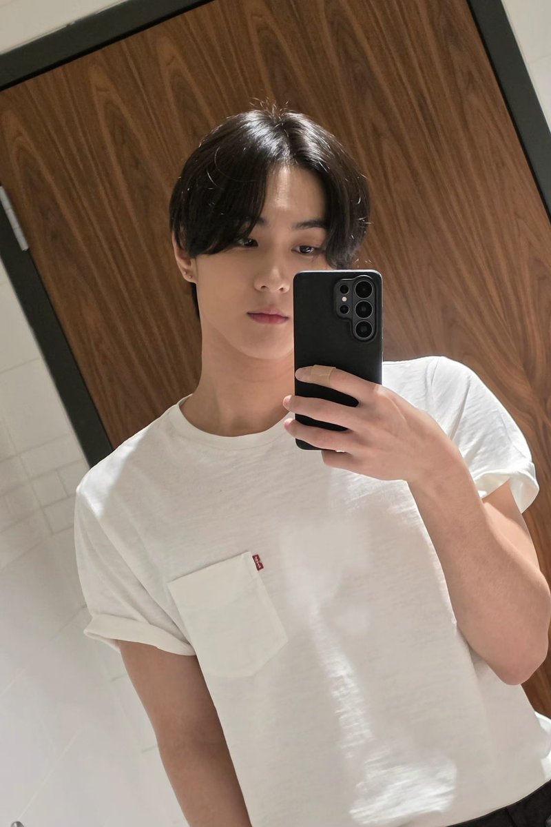 dazedforwon's tweet photo. good morning to me https://t.co/j5F53FlR4U