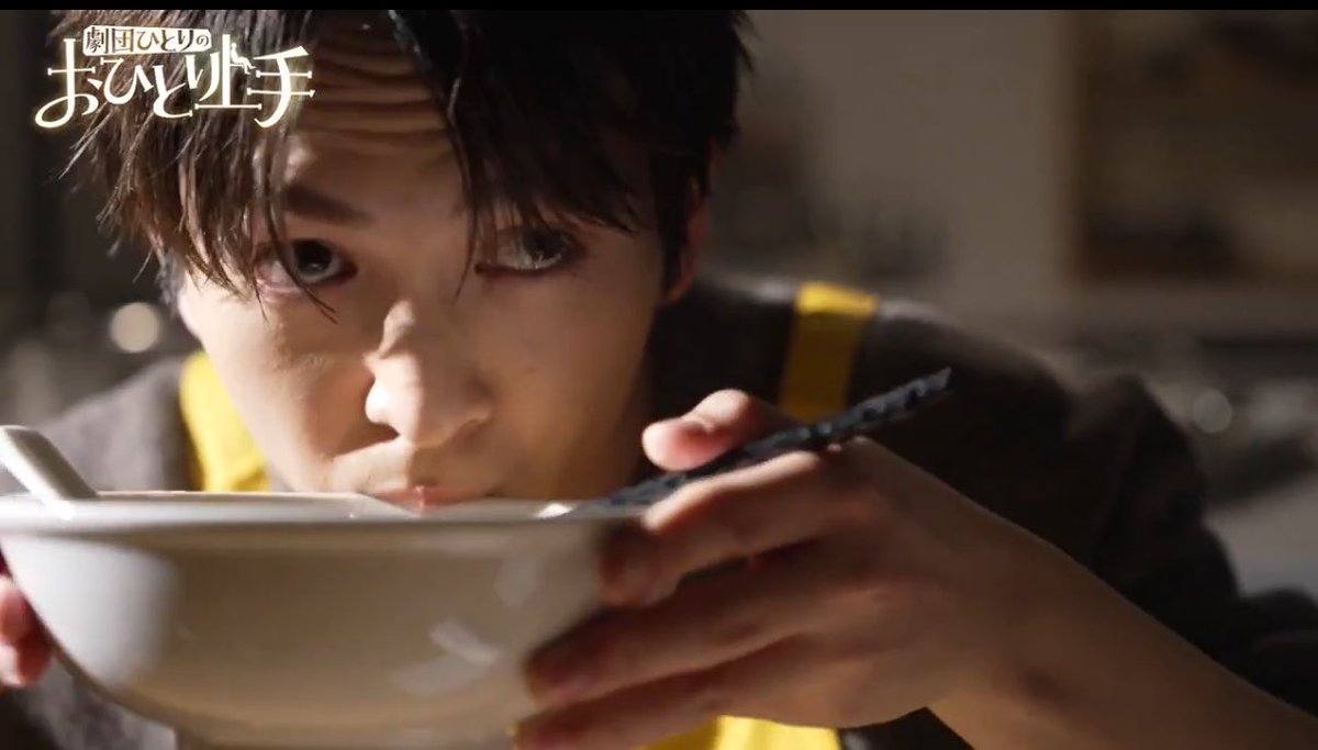 omochidesuka__'s tweet photo. 塩﨑太智さんが『二郎系ラーメンを食べてみたい』とのことですが、隣に座っている男は、#トングでチャーシュー掴んだ人史上一番イケメン　という肩書きを持つ過去に二郎系ラーメンを作ったことのある“トングメン吉田“です。彼にお任せあれ🍜
#じんだいチャンネル #塩﨑太智 #吉田仁人 https://t.co/PcwB73tNIf