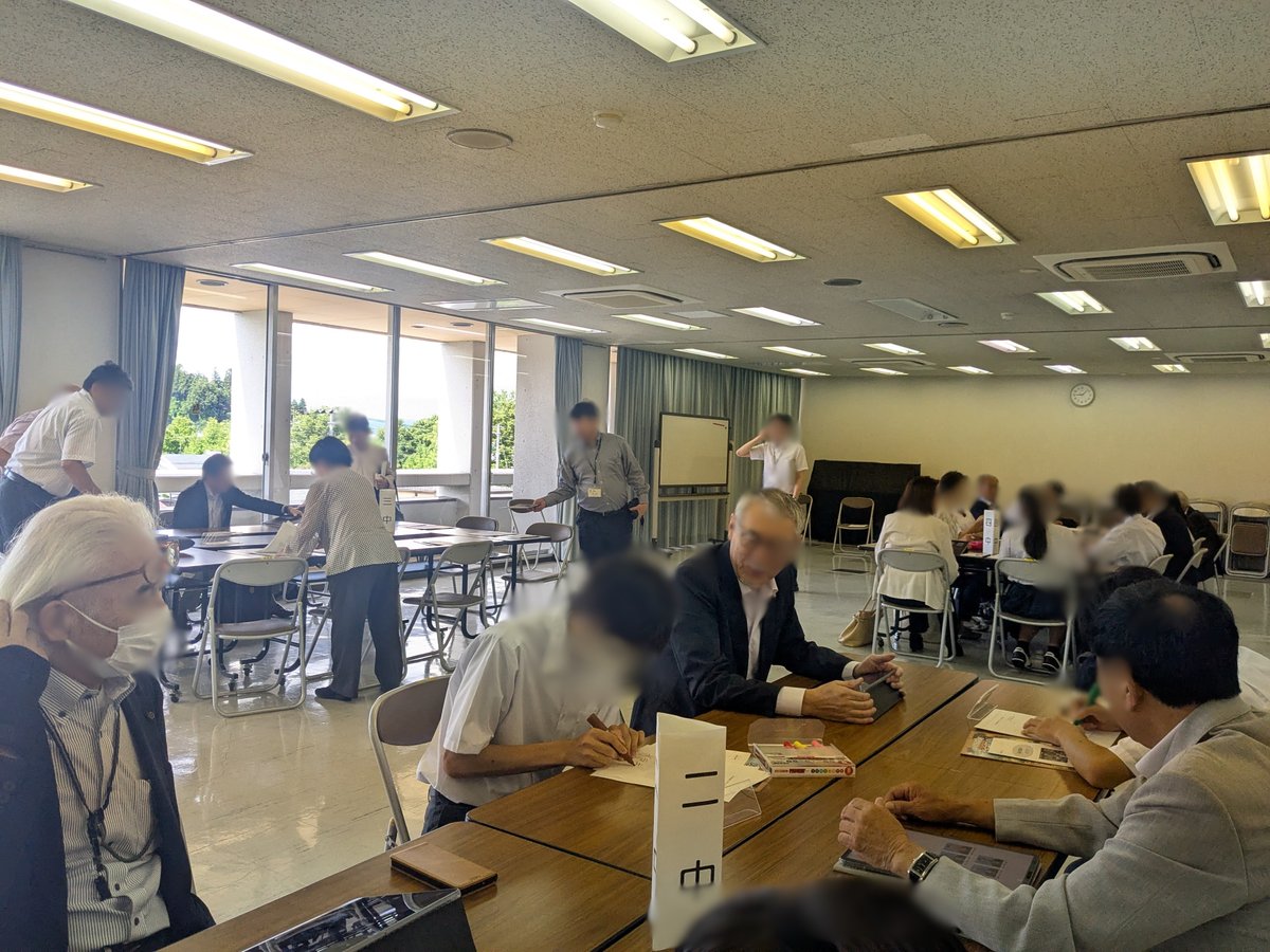 handa_tendo's tweet photo. 天童市内中学生と『若者が住み続けたいまち』という内容で意見交換
地元を出ることが目的ではなく、都市部に可能性を感じ、結果的に出る判断をするだけで、地元に魅力的な学びや仕事があれば留まる事も選択肢としてあるという事でした。
「天童を選ぶ理由」を増やしていくのも大人の役割と感じました https://t.co/PTWJMELmxn