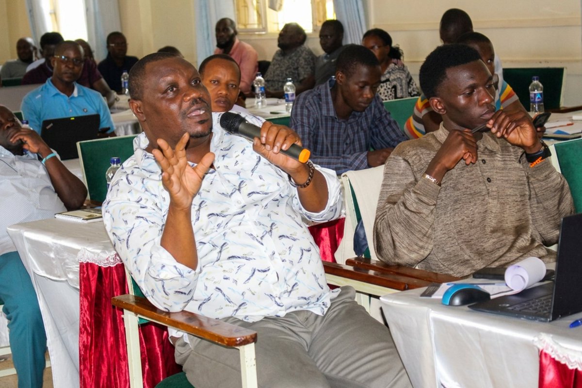 TISAKenya's tweet photo. Unacheki hiyo project imesimama?

The unfinished road. The stalled hospital. The classroom that was never completed.
Yet the money was allocated.

Last week, under the KAS TUNU Project, TISA convened a consultative session in Kisumu,bringing together Civil Society Organizations (CSOs), Community-Based Organizations (CBOs),and citizens to strengthen their understanding of the Access to Information Act and how it canbe used to promote transparency, accountability, and meaningful citizen participation.

Participants shared examples of stalled public projects in their communities and resolved thatthe time to act is now. They committed to engaging duty bearers through Access to Information(ATI) requests, petitions, and memoranda to seek answers on project implementation,expenditure, and timelines.

They also learned that where information is denied or not provided within the timelinesprescribed by law, citizens have the right to seek redress through the Commission onAdministrative Justice (Office of the Ombudsman), the institution mandated to oversee andenforce compliance with the Access to Information Act.

Every public project is funded by taxpayers. Every citizen has the right to know. Every dutybearer has a responsibility to account.
Track it. Question it. Demand it.

In partnership with @TIKenya .
Jointly supported by @EUinKenya and @KAS_Kenya

#AccessToInformation #ATI #CitizenPower #Transparency
#Accountability #OfficeOfTheOmbudsman #TISAKenya #KASTUNU #Kisumu