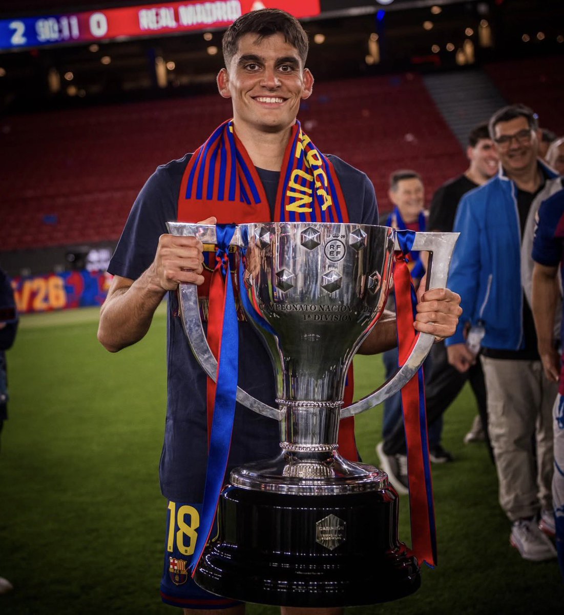 FCBInformatiu's tweet photo. 🚨🥇| ÚLTIMA HORA: Hansi Flick considera que Gerard Martín es un defensa de nivel top mundial y asegura que sus números y estadísticas respaldan esta impresión. [@santiovalle] https://t.co/6fSnSXiZ3o