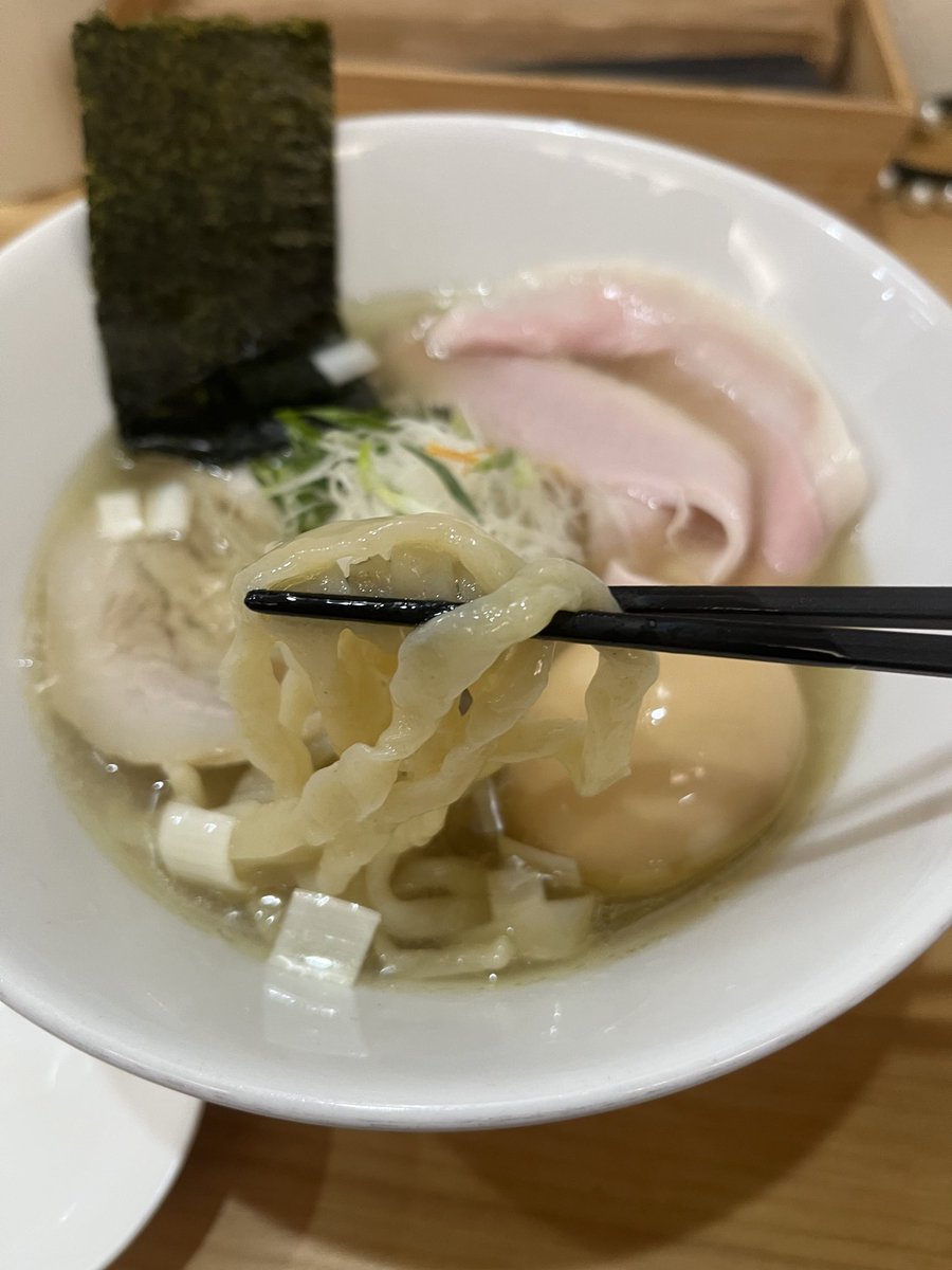 umainatama's tweet photo. 岡山行って食べてきた
彩遊記ってとこのラーメンが忘れられへんぐらい美味しかった
新しい店らしいけどこんなん絶対今後めちゃくちゃ有名になるやんってゆうレベルの美味しさやった https://t.co/90yJOlw28I
