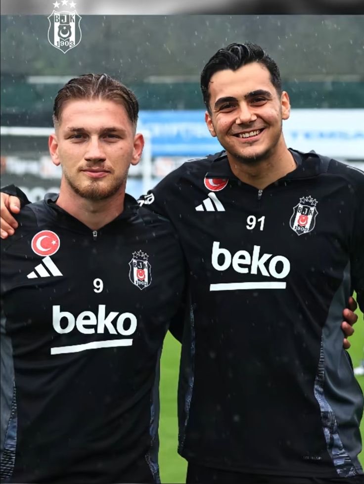 emrearmada's tweet photo. Abbas’a şu 2 kazmayı vereydiniz al bunları sat parası senin olsun diyeydiniz https://t.co/9yGyDF03di