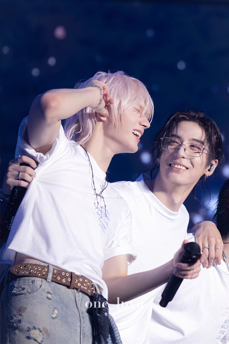 gotthatlovesick's tweet photo. GUYS 😭😭😭😭😭 new mulnyangz pics from the con keep dropping LOOK AT HOW LEEHAN LOOKS AT SUNGHO 😭😭😭😭😭😭😭😭😭😭 https://t.co/XPjLZNB7Nt