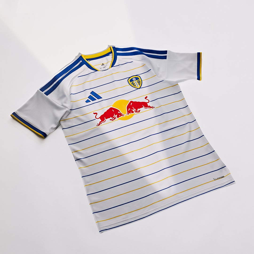 LUFC's tweet photo. 𝗼𝘂𝗿 𝗰𝗶𝘁𝘆 𝗸𝗻𝗼𝘄𝘀 𝗻𝗼 𝗼𝘁𝗵𝗲𝗿 𝗰𝗼𝗹𝗼𝘂𝗿𝘀 🤍
introducing the Leeds United Home shirt 26/27, available 8am tomorrow