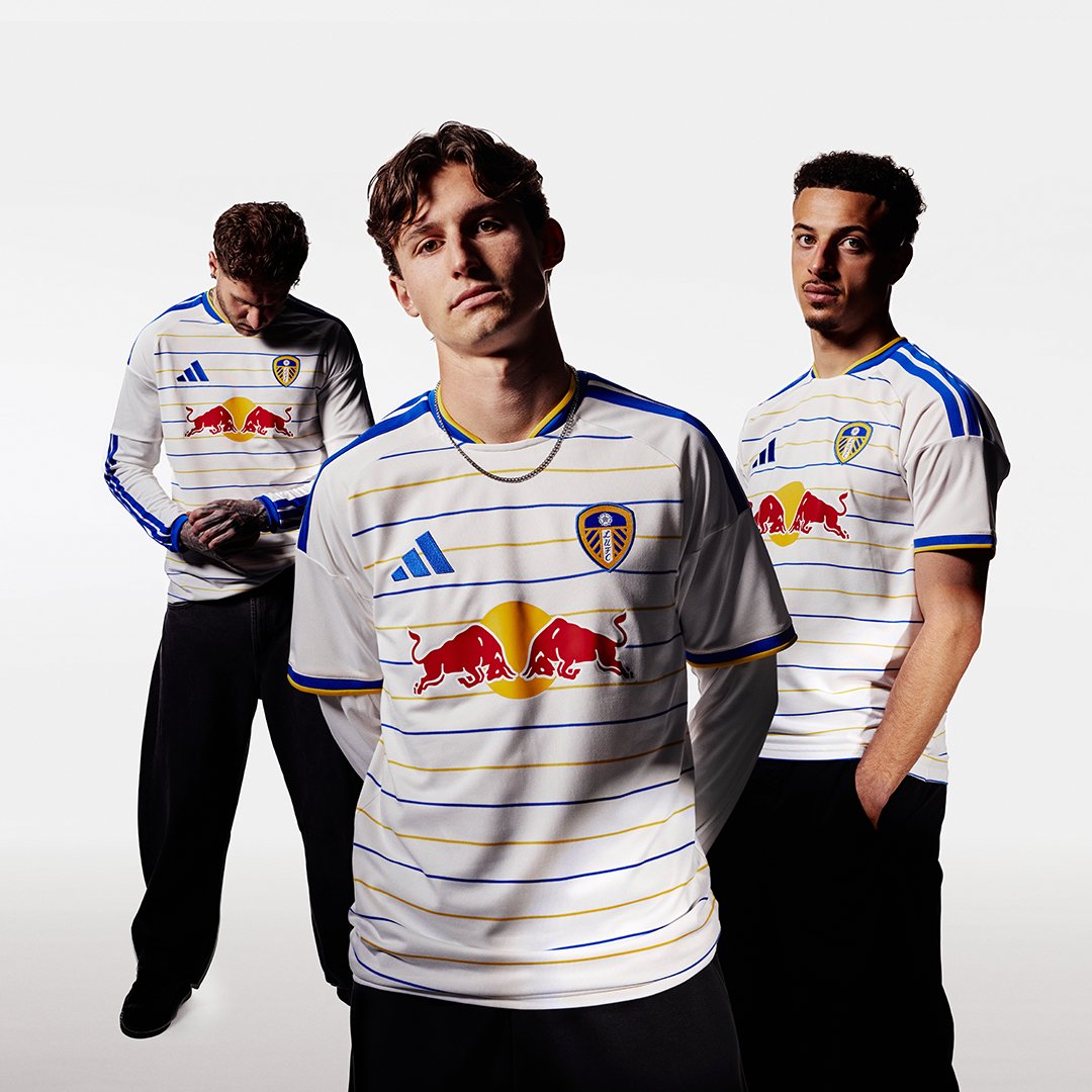 LUFC's tweet photo. 𝗼𝘂𝗿 𝗰𝗶𝘁𝘆 𝗸𝗻𝗼𝘄𝘀 𝗻𝗼 𝗼𝘁𝗵𝗲𝗿 𝗰𝗼𝗹𝗼𝘂𝗿𝘀 🤍
introducing the Leeds United Home shirt 26/27, available 8am tomorrow