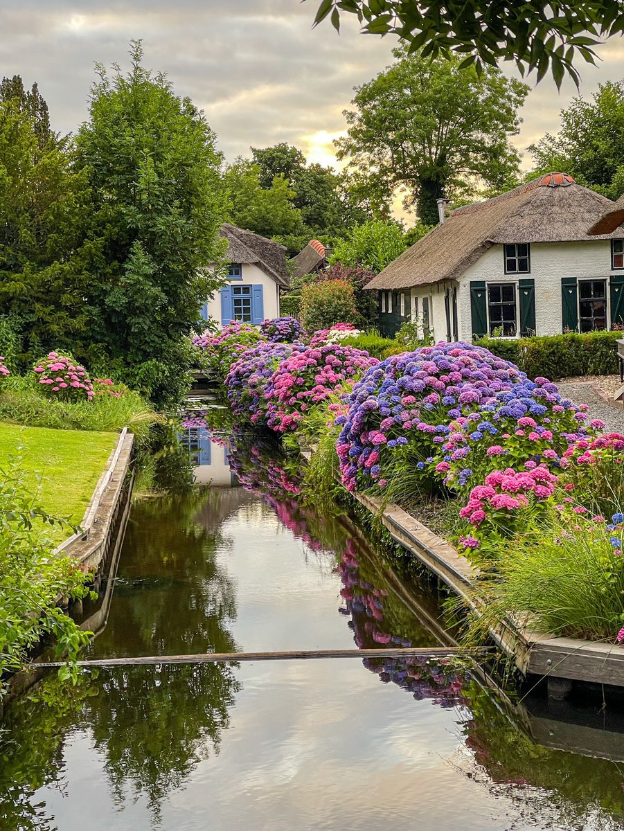 silenttearthh's tweet photo. Giethoorn, Netherlands https://t.co/AqQianqkXn