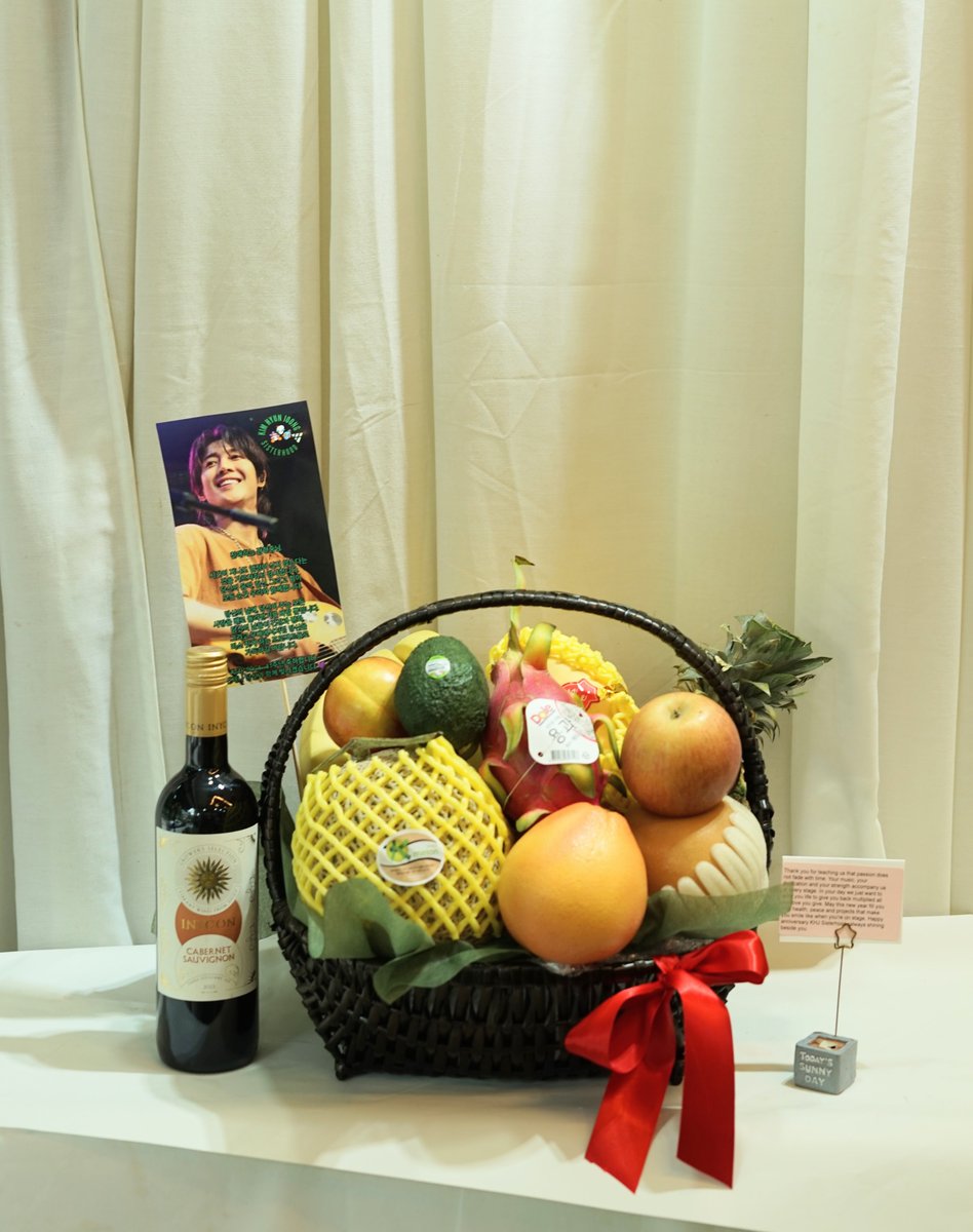 flowergiftkorea's tweet photo. A fruit basket is always a thoughtful gift for any occasion, especially for someone who needs a healthy boost to recover, recharge, and feel their best. 🍎🍊🍇

Order now at https://t.co/vjLayZbLtb

#FruitBasket #GetWellSoon #SendLove #FlowerGiftKorea #KoreaGiftDelivery https://t.co/v2Ki2cb4jQ