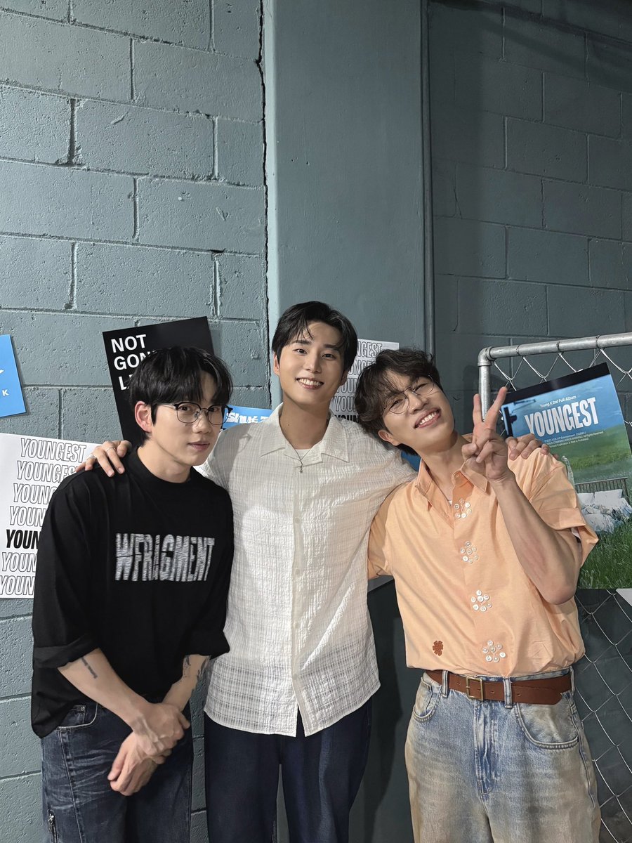 day6official's tweet photo. [ #DAY6_BEHIND ]

10CM &amp; 소란과 함께 So I shut the door
눈과 귀 모두 닫아버리고 🚪〰️

#DAY6 #데이식스
#YoungK #영케이 #10CM #소란
#YOUNGEST
#Shut_The_Door https://t.co/78BB069HGf
