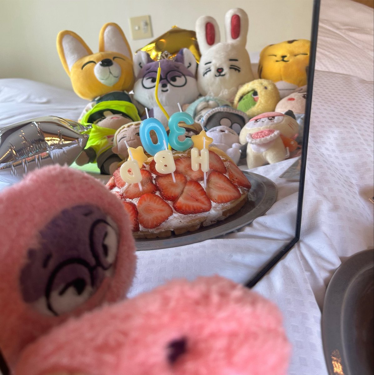 081_x's tweet photo. ウォヌさんのお誕生日会 https://t.co/FFNIRDK1IG
