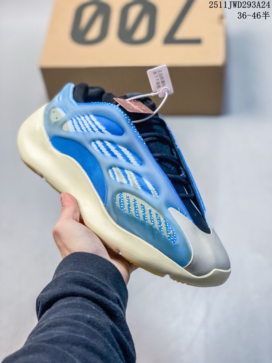 YangMengyan's tweet photo. 🈴️💰190
阿迪达斯 侃爷Kanye West x Adidas Yeezy Boost Foam Runner 700 V3���Azael“椰子700 V3低帮复古休闲动运穿搭慢跑鞋老爹鞋
货号：H67799
尺码：看图所示
编码：105932
11JWD293A24 https://t.co/M9zdIB5FVA