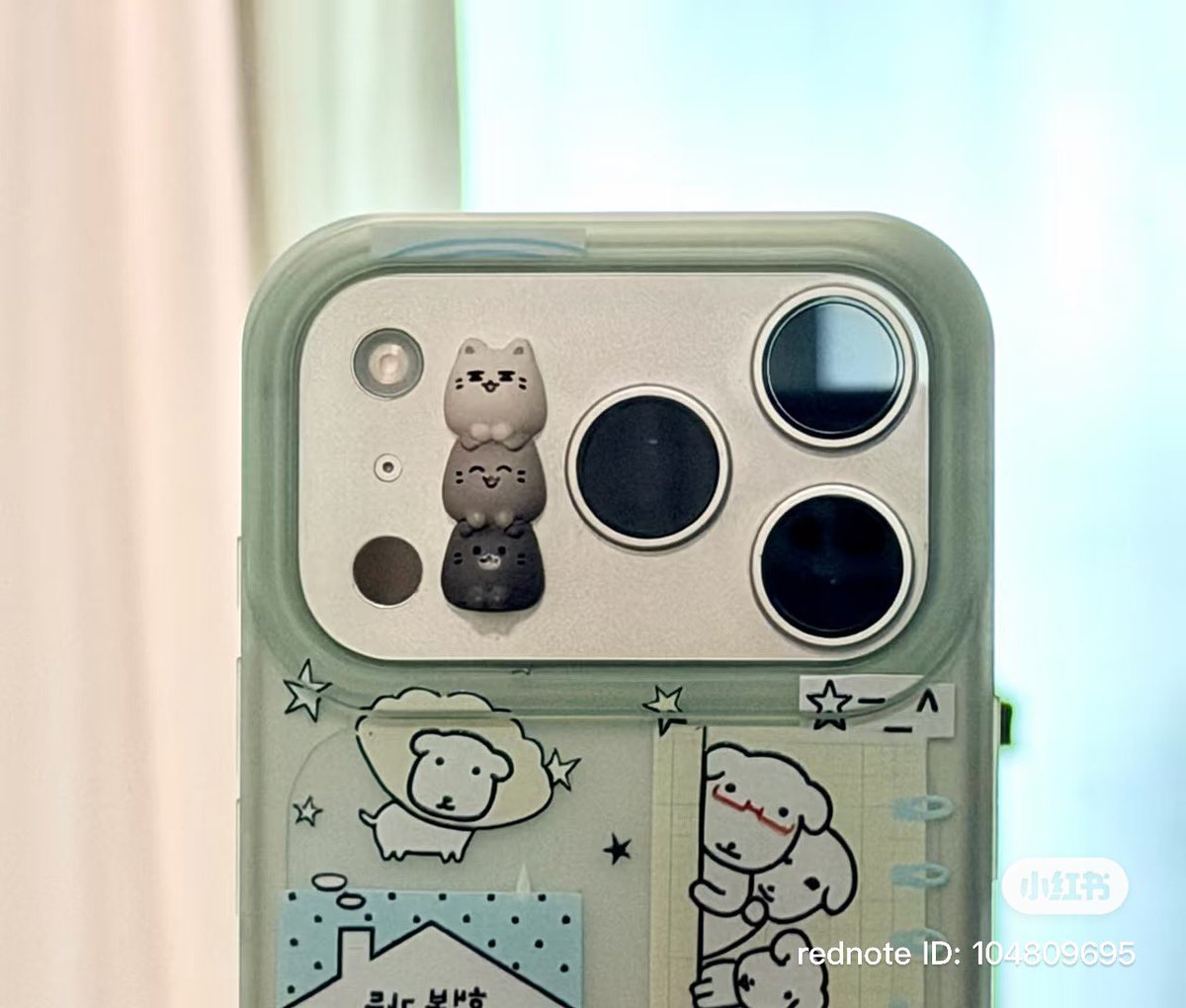 caranoise's tweet photo. ganito ginagawa nung iba sa Miniteen Charm 😆🤏🏻 dinidikit nila sa phone ahahah ang cute!!! https://t.co/VHliinRwMo