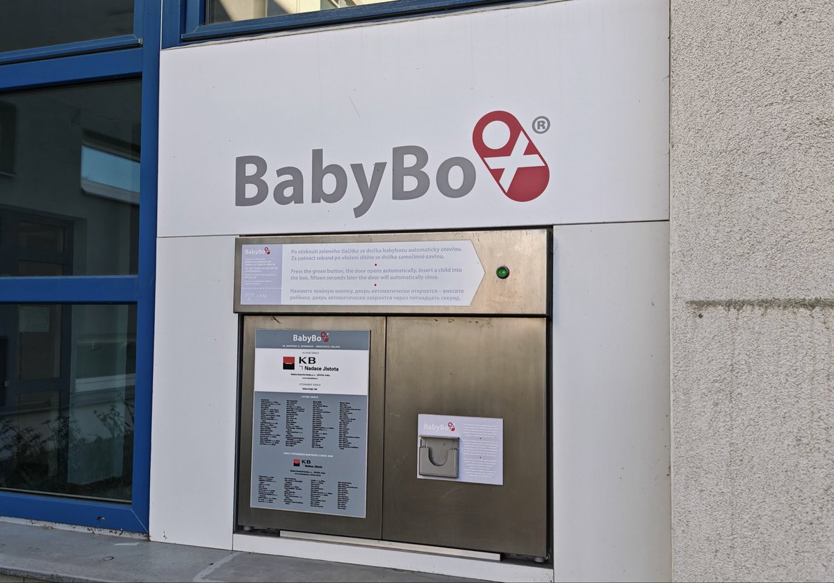 DallasTexasTV's tweet photo. Rowlett installs the first Safe Haven Baby Box in Dallas County https://t.co/Z1V5Lbsmus