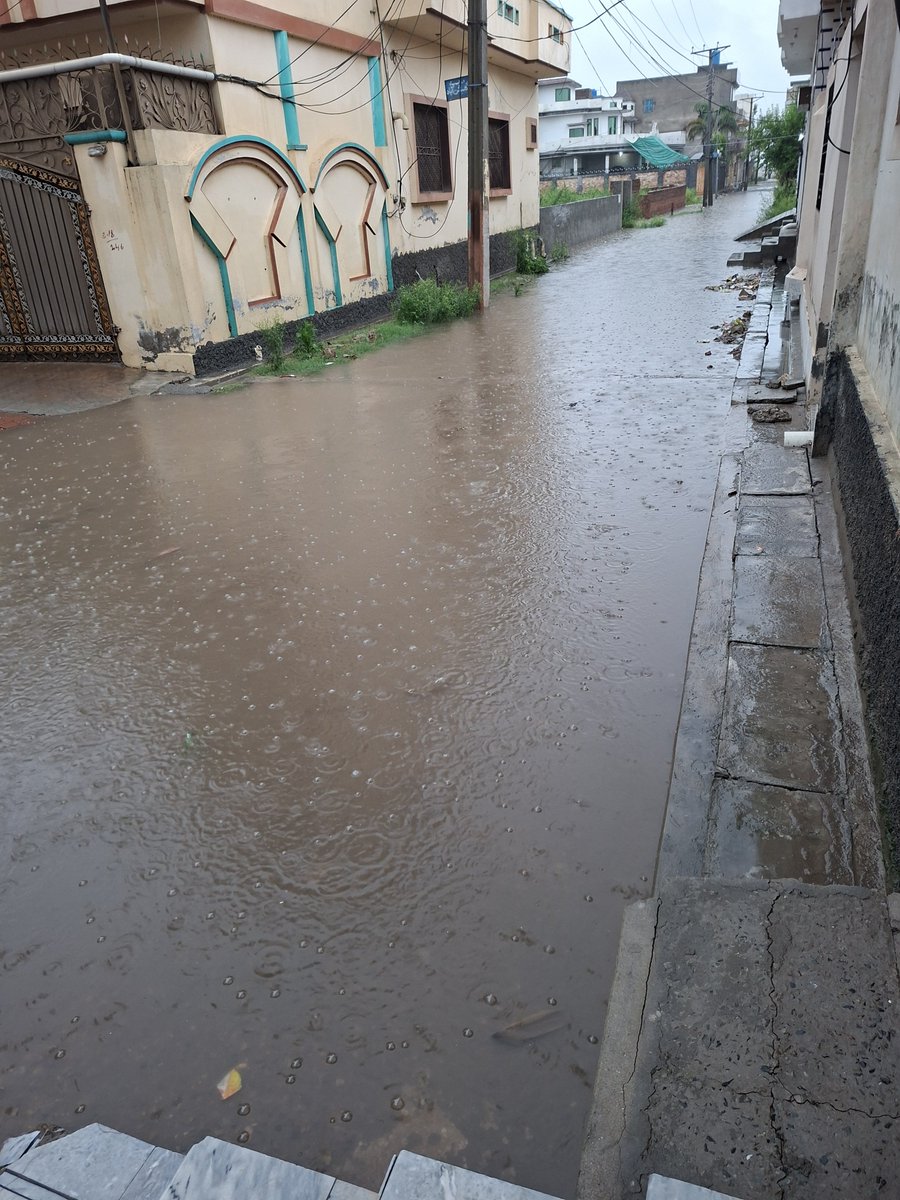 AfarazPk's tweet photo. Complaints #104-6980647 &amp; #104-7029449 filed via CM Punjab Portal against WASA Mandi Bahauddin &amp; DC. Video proof uploaded, results in pic. This is 3rd-class service by WASA in our city.
@MaryamNSharif https://t.co/C2G8LSMrRB