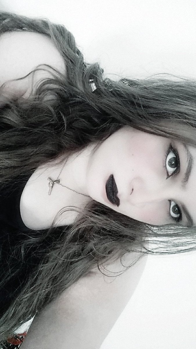 lilithvmp999's tweet photo. Hi ^^ 
Lilith ♡
25 y.o♡
Straight ♡
Goth 𖤐 
#intro #goth #gothic https://t.co/EOXohzfRy4