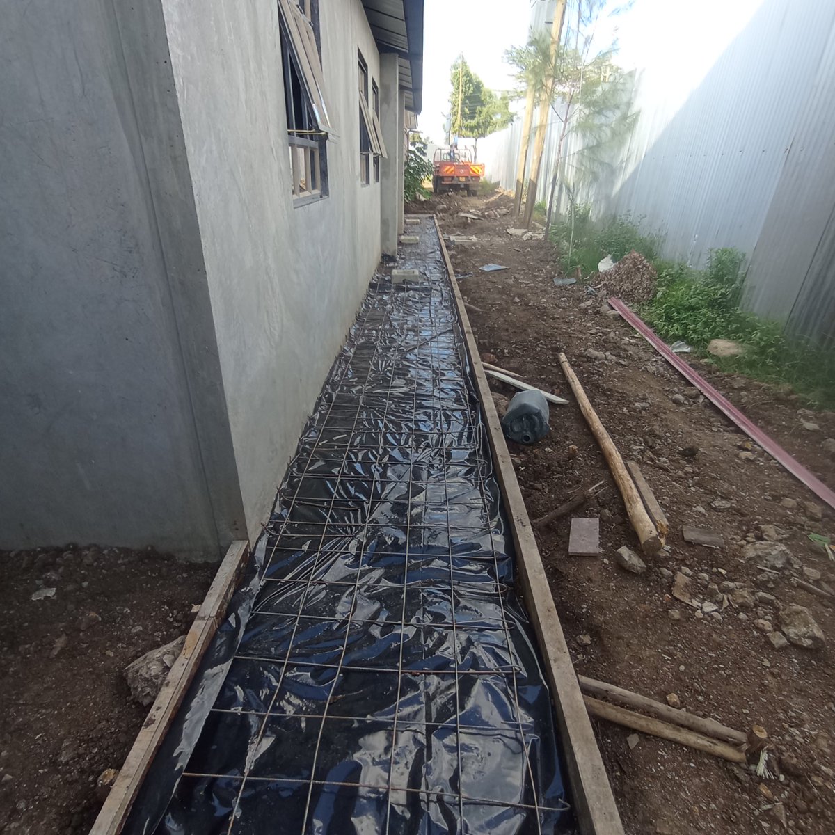 mjengo_man's tweet photo. Laying of polythene paper and Brc https://t.co/zffVLqEZgb