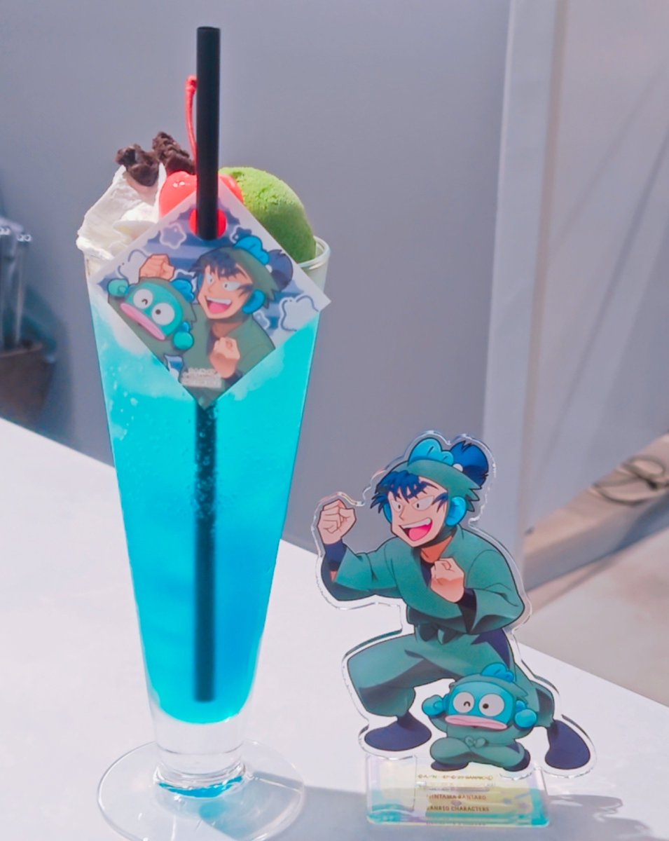 kurumi_cs's tweet photo. 【⚠️自我】淡路さんとさんりおコラボカフェ参戦してきた✨
案の定私は物欲が限界突破しててどれも自引きは出来なかったんだけど、優しいお姉さんが交換してくださった…🥹
1枚目はじゃんけんで負けてる推しとツーショさせていただいた写真です https://t.co/h2J9eQuIvE