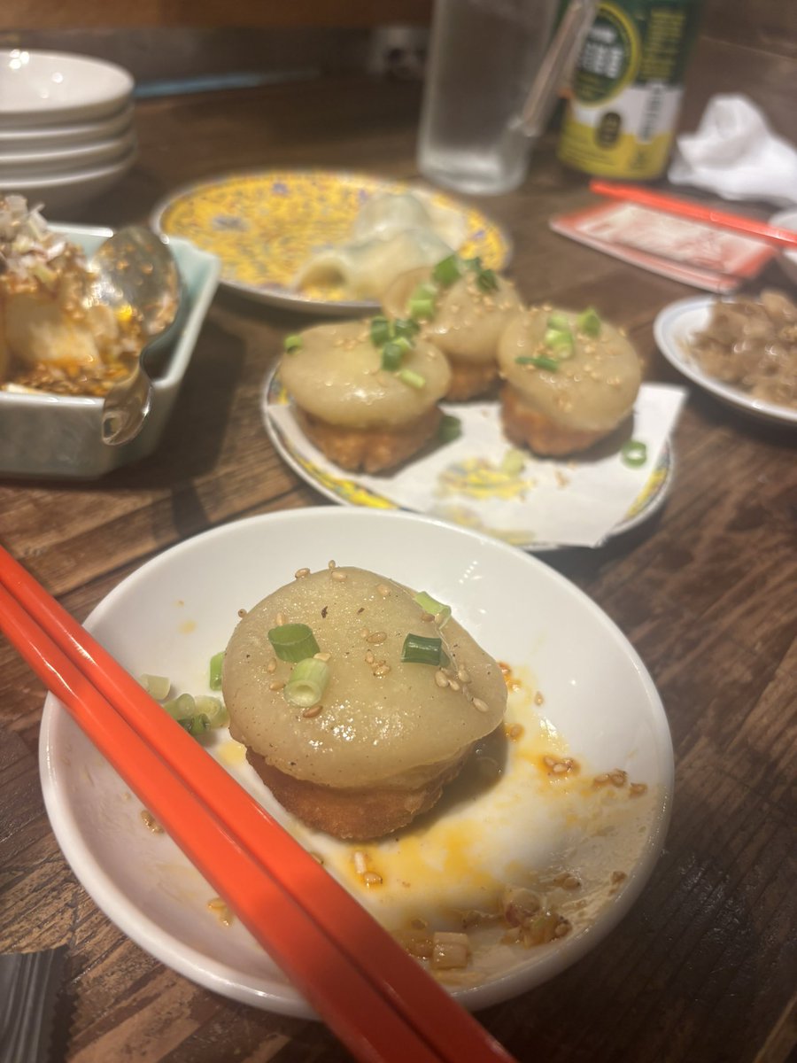 Sake_and_Food's tweet photo. 限界突破ゲリラ豪雨の中で齧る激アツ小籠包

新橋にて https://t.co/wuq0Peo4lT