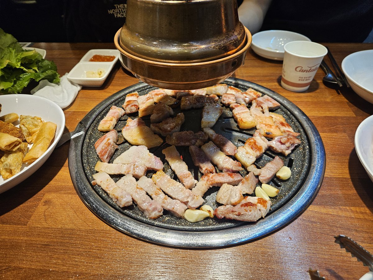 carseo3's tweet photo. 남코어 둘이 만나면 뭐하나요?
"고기 노래"
@hohoya27 https://t.co/eprxRWG7HN