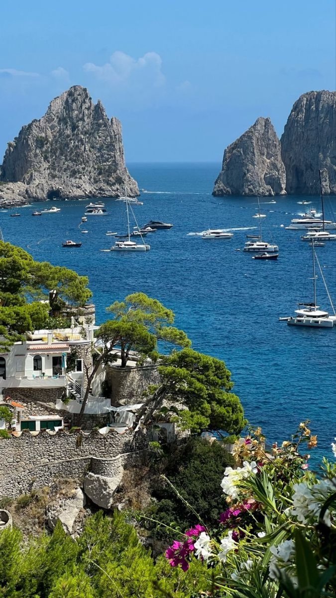 cozyycabin's tweet photo. Capri,italy https://t.co/vE7lhPgeNB