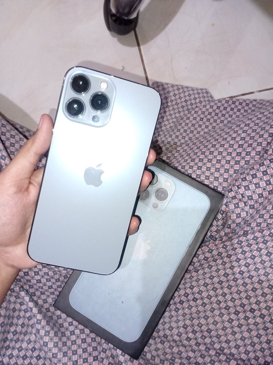 sforsnoo's tweet photo. wts iphone 13 pro max 
128 gb resmi beacuk
8.800 kalo mau nego dm aja https://t.co/Jhrpsxx1I5