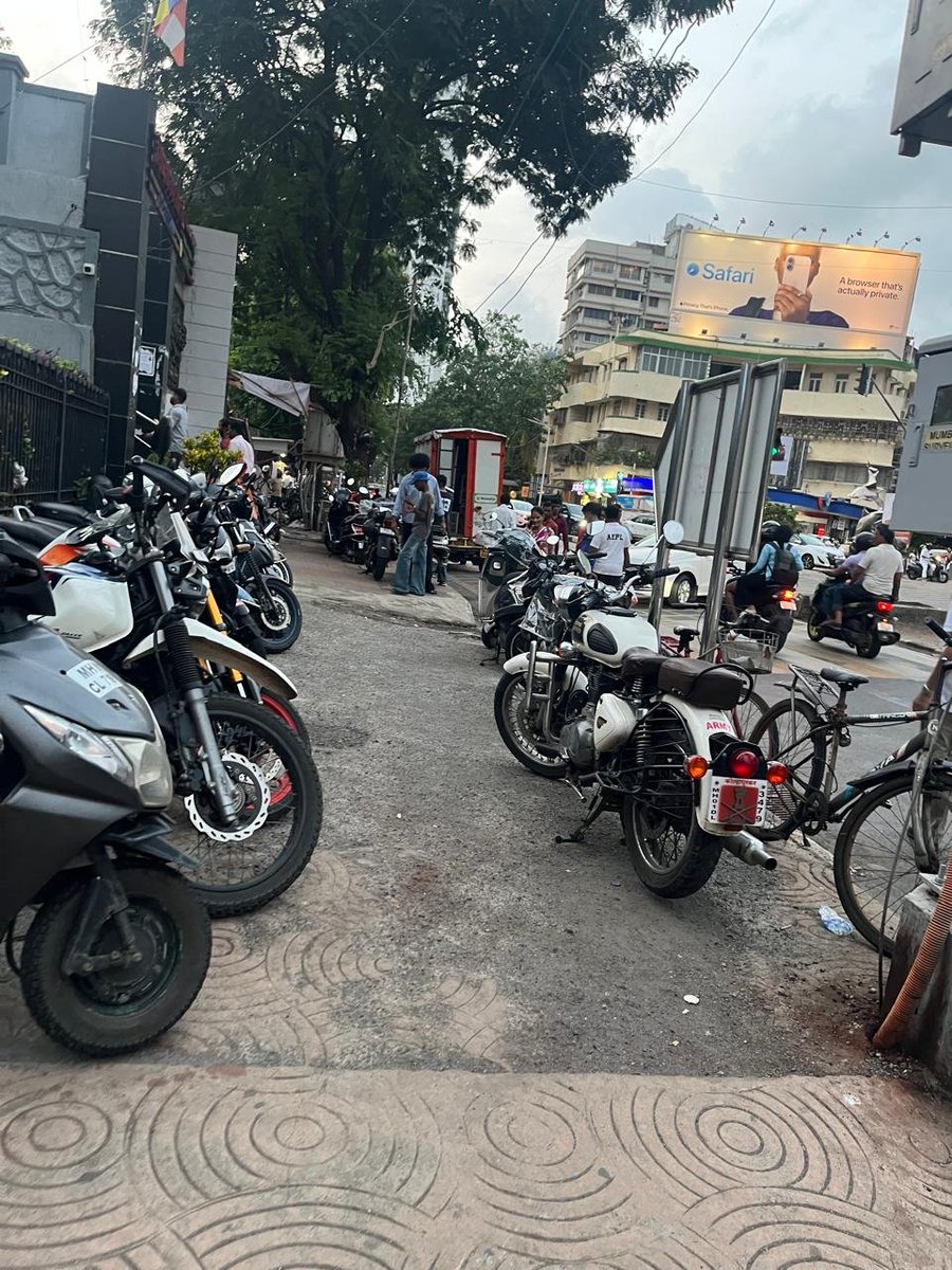 worli_residents's tweet photo. . @MTPHereToHelp Bikes parked blocking the entire footpath outside Pankaj Mansion, Dr. Annie Besant Road, near Podar Hospital signal, Worli. Requesting strict action against illegal parking and encroachment. 🚧🅿️ #Worli #Mumbai https://t.co/7RPtc7vzpF