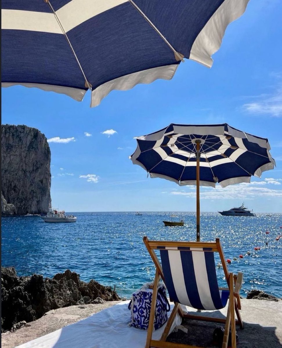 cozyycabin's tweet photo. Capri,italy https://t.co/vE7lhPgeNB