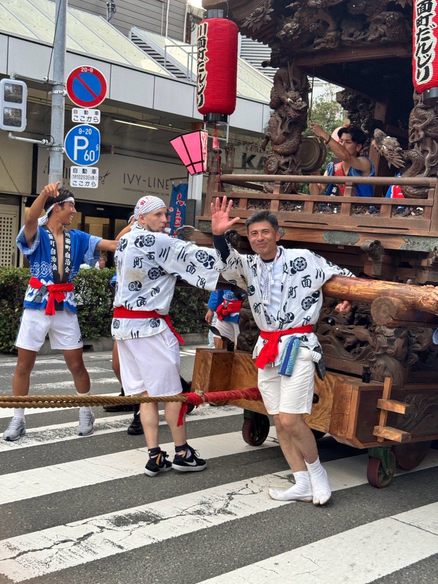 babakeijiro's tweet photo. 第5回吹田だんじり祭り、多くの皆様のお力添えのもと、川面町だんじりの指揮者として、お役を果たすことができました。
子ども会を卒業した中学生や地元企業の社員の方々、オーストリアからの旅行者まで参加は嬉しい限り。
来年は浜屋敷スタートなので、川面町内を曳行する予定です。乞うご期待！ https://t.co/j3WPHugZd5