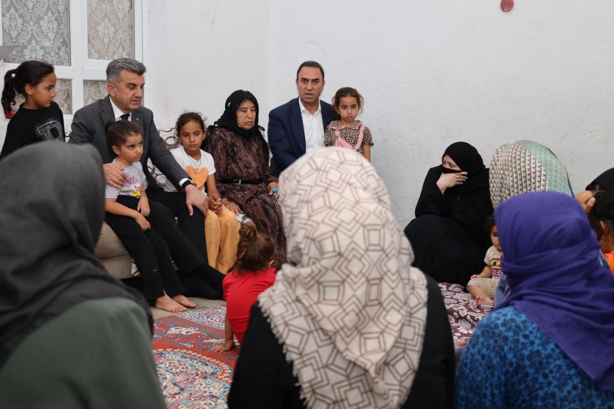milhamigunbegi's tweet photo. "AK Parti Bir Türkiye Kitabıdır."

📍Eyyübiye

Eyyübiye İlçe Başkanımız @ElgunSuleyman, İl Yönetim Kurulumuz, İl Gençlik Kolları Başkanvekilimiz Halil Akdemir ve Eyyübiye İlçe Teşkilatımızla birlikte Eyyübiye Kadın Kolları Başkanvekilimiz Medine Düger ve Kadın Kollarımızın düzenlediği üye ziyareti programı kapsamında İsmet Lale ve kıymetli ailesini ziyaret ettik, Cumhurbaşkanımız ve Genel Başkanımız Sayın Recep Tayyip Erdoğan imzalı teşekkür belgesini takdim ettik.

Bu kutlu yolculuğa gönül veren, emeğini ve inancını ortaya koyarak bugüne kadar partimize güç katan tüm dava arkadaşlarımıza, partimizin gönüldaşları olan üyelerimize gönülden teşekkür ediyoruz. 

#SevdamızŞanlıurfa 
@RTErdogan @Akparti @abuyukgumus @efkanala @mustafaelitas @omerrcelik @eyupkadirinan @tugbaisikercan @acarfaruka @Hayati_Yazici @hakanaksu058 @farukaytek @ZehraAy063