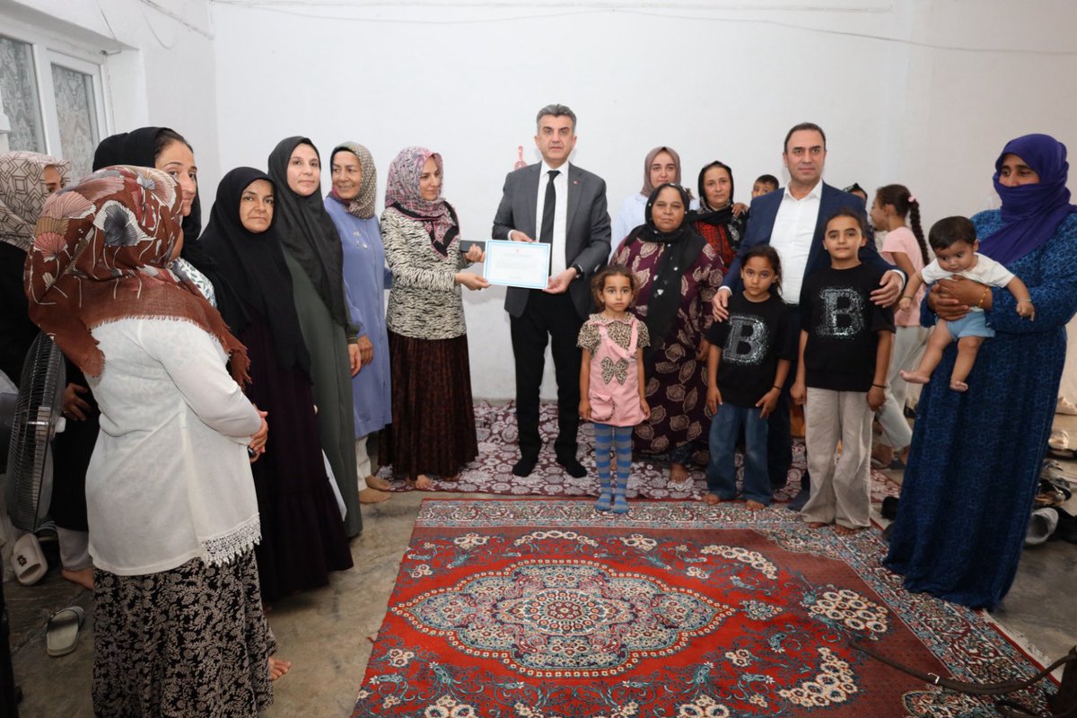 milhamigunbegi's tweet photo. "AK Parti Bir Türkiye Kitabıdır."

📍Eyyübiye

Eyyübiye İlçe Başkanımız @ElgunSuleyman, İl Yönetim Kurulumuz, İl Gençlik Kolları Başkanvekilimiz Halil Akdemir ve Eyyübiye İlçe Teşkilatımızla birlikte Eyyübiye Kadın Kolları Başkanvekilimiz Medine Düger ve Kadın Kollarımızın düzenlediği üye ziyareti programı kapsamında İsmet Lale ve kıymetli ailesini ziyaret ettik, Cumhurbaşkanımız ve Genel Başkanımız Sayın Recep Tayyip Erdoğan imzalı teşekkür belgesini takdim ettik.

Bu kutlu yolculuğa gönül veren, emeğini ve inancını ortaya koyarak bugüne kadar partimize güç katan tüm dava arkadaşlarımıza, partimizin gönüldaşları olan üyelerimize gönülden teşekkür ediyoruz. 

#SevdamızŞanlıurfa 
@RTErdogan @Akparti @abuyukgumus @efkanala @mustafaelitas @omerrcelik @eyupkadirinan @tugbaisikercan @acarfaruka @Hayati_Yazici @hakanaksu058 @farukaytek @ZehraAy063