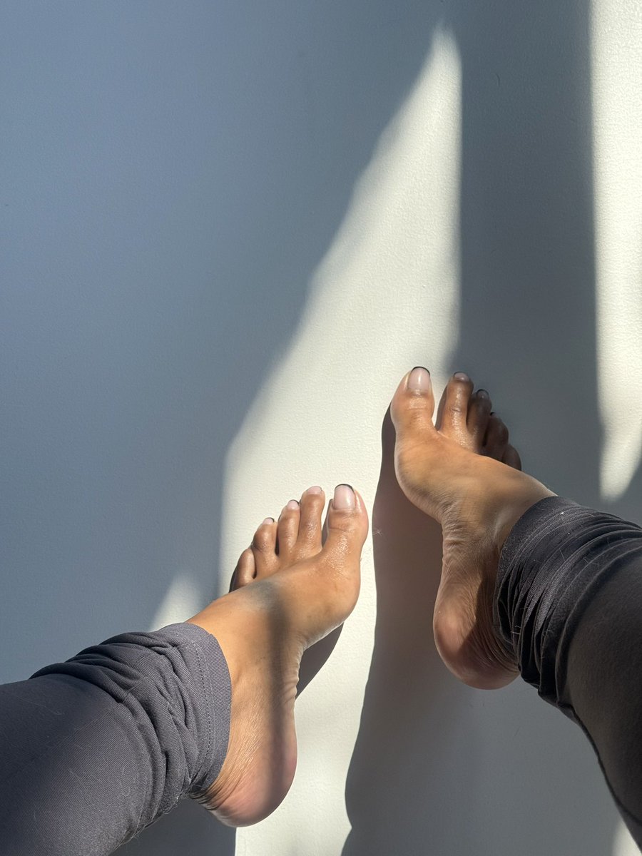 itscelinesole's tweet photo. Good morning my loves 💕💕 Fresh black French tips to start of your day.. how do they look? https://t.co/7acdpoojpl