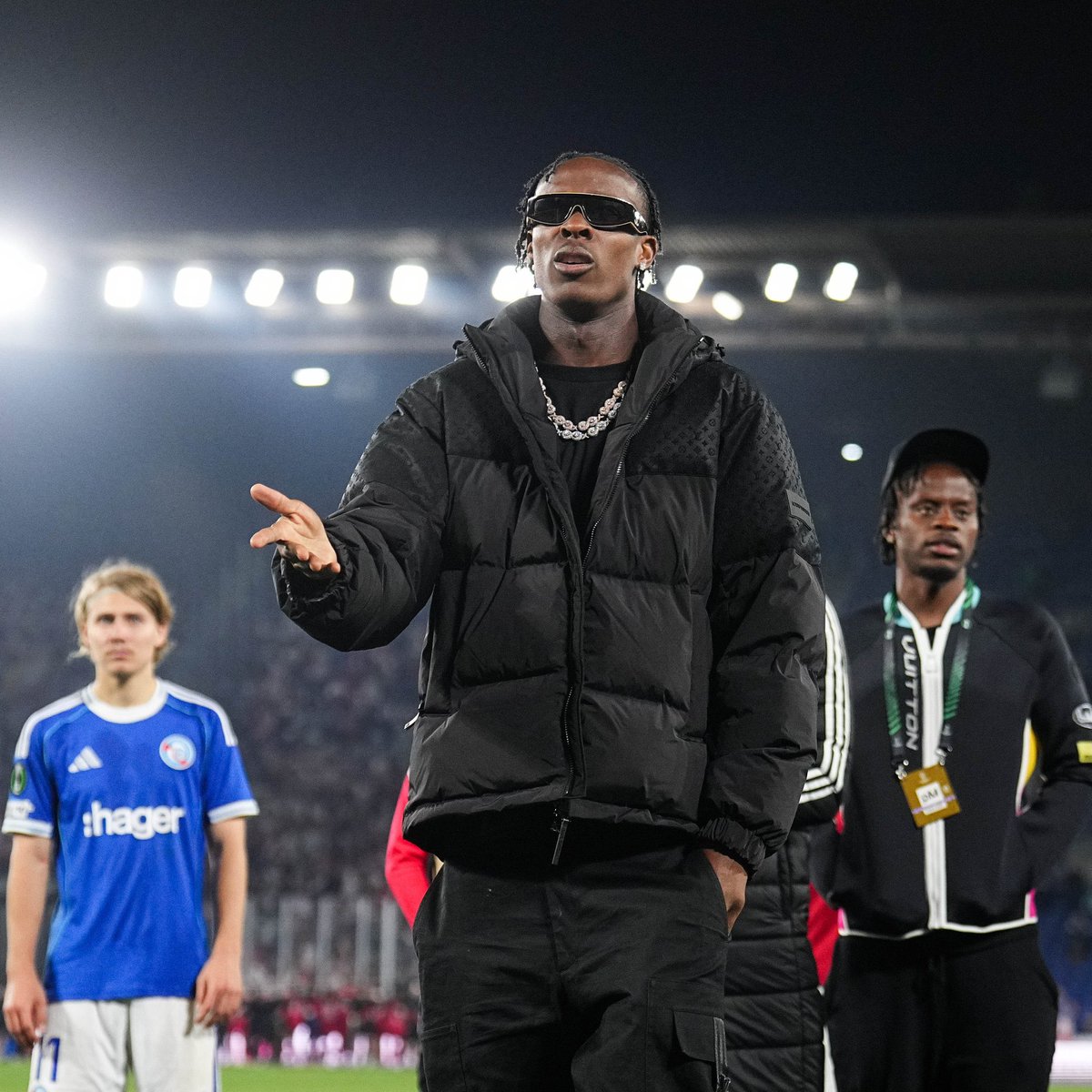 _BeFootball's tweet photo. 🚨🚨 À PEINE ARRIVÉ À CHELSEA, EMEGHA 🇳🇱 EST DÉJÀ SUR LE MARCHÉ !!!!!! 😱😱

Les Blues sont à l’écoute de toute offre pour l’ancien Strasbourgeois, comme pour Delap et Jackson.

Emegha s’est récemment blessé aux ischios jambiers et Chelsea piste désormais Welbeck. 

(@TheAthletic via @footmercato)