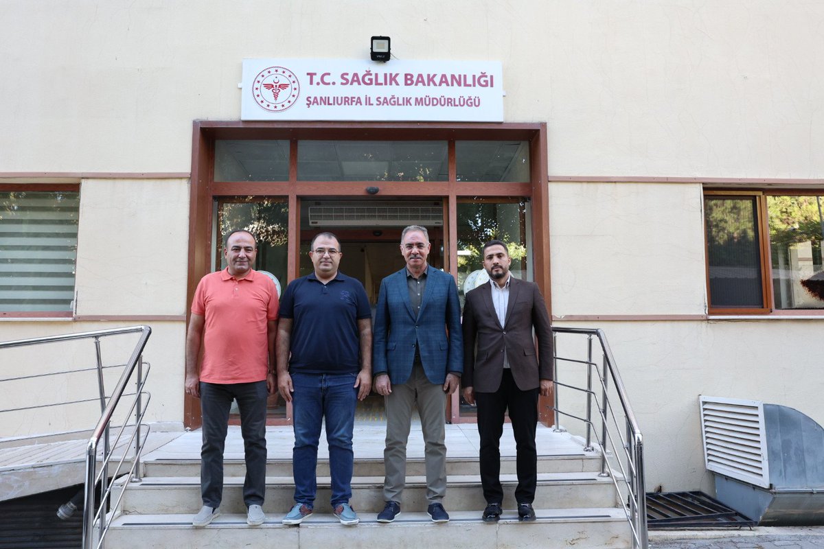 mehmetkusnet's tweet photo. Eyyübiye Kaymakamımız Sayın Yusuf Turan ile birlikte, Şanlıurfa İl Sağlık Müdürümüz Doç. Dr. Erhan Berk'i makamında ziyaret ettik.

Ziyaretimizde ilçemizin sağlık hizmetleri, mevcut ihtiyaçları ve yürütülebilecek çalışmalar hakkında verimli bir görüş alışverişinde bulunduk.

Nazik ev sahipliği ve misafirperverliği için Sayın İl Sağlık Müdürümüze teşekkür ediyor, çalışmalarında başarılar diliyoruz.
