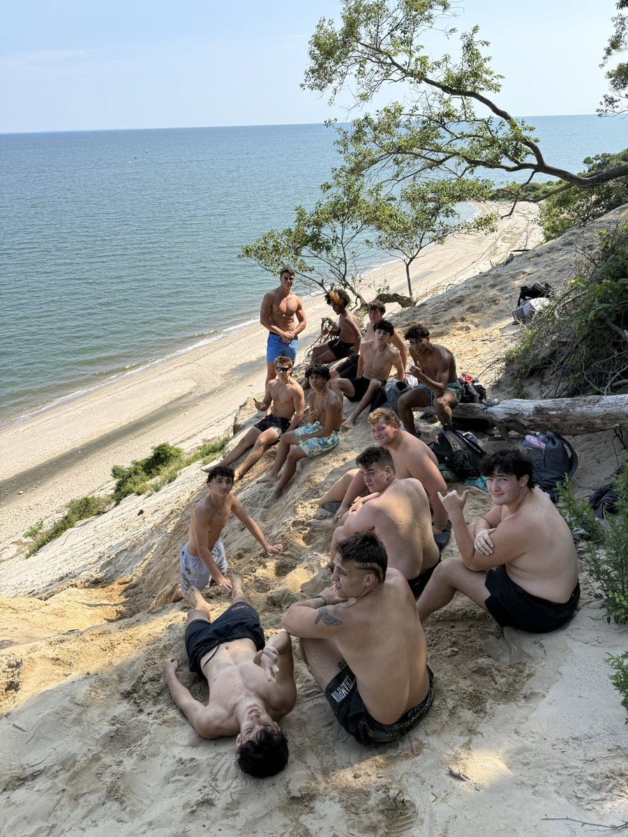 CLindsay50's tweet photo. Being mentally prepared for competition is nearly as important as physical preparation. This team bonding exercise we call The Hill proved to be daunting, but forced us to face our doubts head on. As a team we learned that the only way out is through and that we are all stronger than our minds would lead us to believe. 
#allin 

@Connetquot_FB