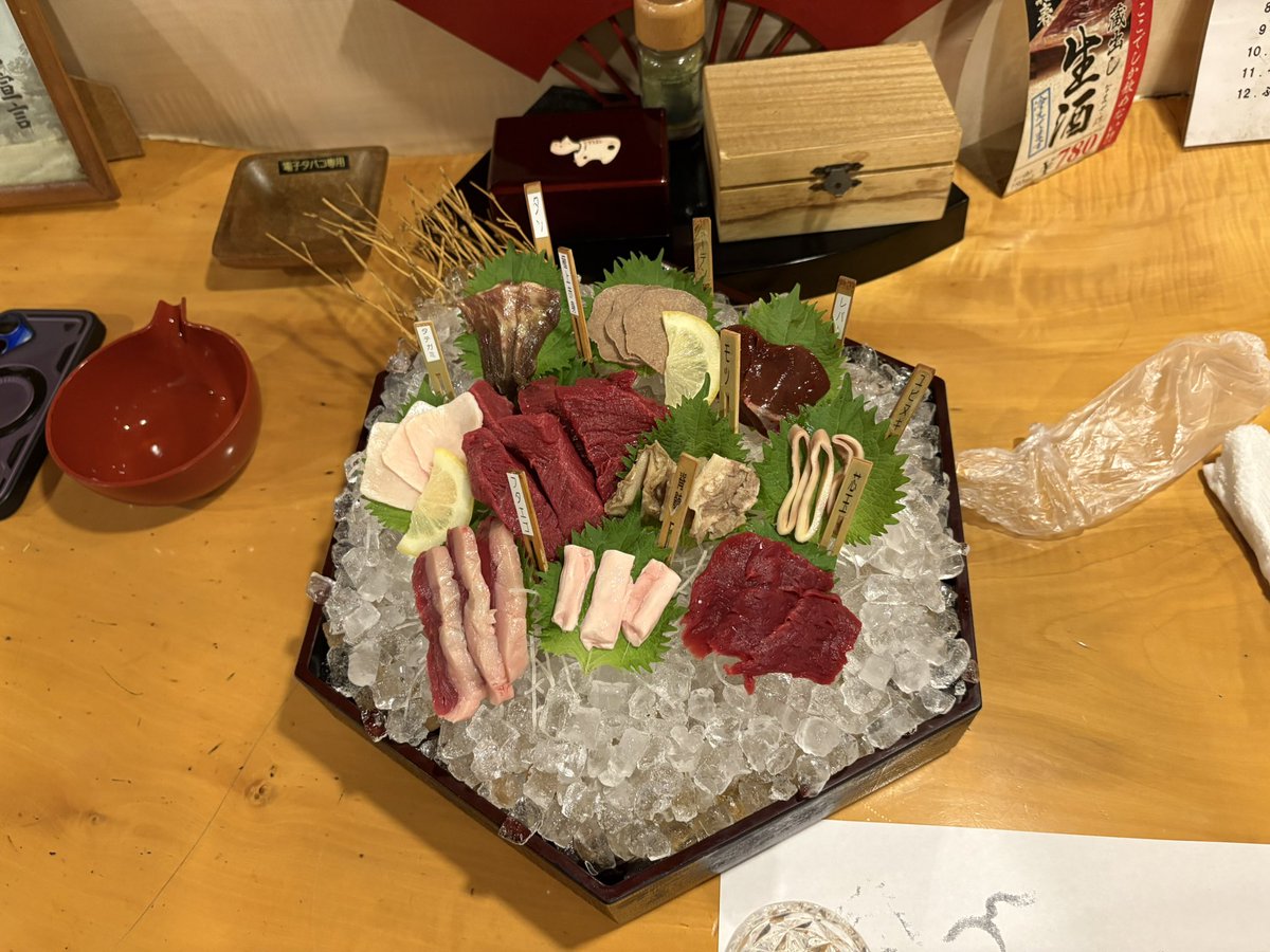 hR_manking's tweet photo. 馬刺しうみゃー！ https://t.co/bulW4woOy9