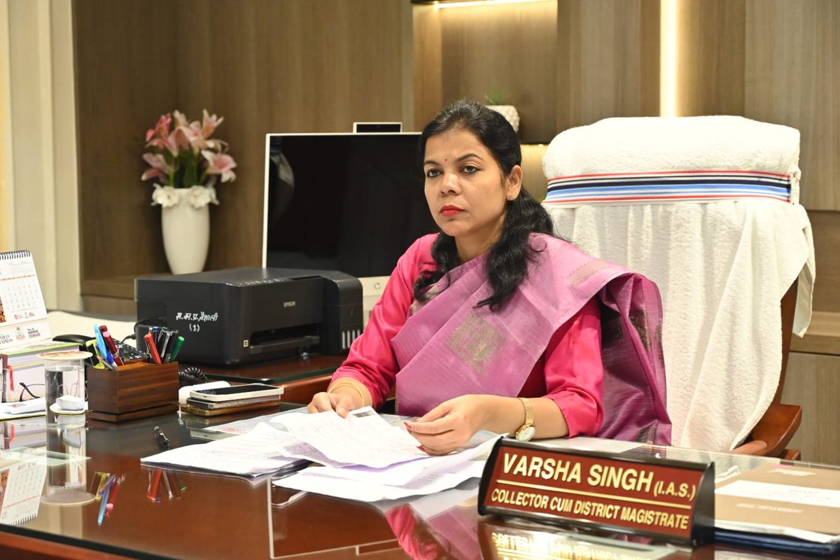 dm_vaishali's tweet photo. 🔥 वैशाली में एलपीजी आपूर्ति पूरी तरह सामान्य! 🏠⛽

जिला पदाधिकारी श्रीमती वर्षा सिंह (भा.प्र.से.) के सतत निर्देशन एवं जिला प्रशासन की नियमित निगरानी से वैशाली में घरेलू एलपीजी की आपूर्ति निर्बाध रूप से जारी है।

जिले की 67 गैस एजेंसियों के माध्यम से 8,06,738 उपभोक्ताओं को गैस उपलब्ध कराई जा रही है। वर्तमान में 17,803 घरेलू एलपीजी सिलेंडरों का पर्याप्त स्टॉक उपलब्ध है तथा प्रतिदिन औसतन 12,624 सिलेंडरों की डिलीवरी की जा रही है। जिला प्रशासन कालाबाजारी एवं जमाखोरी पर लगातार निगरानी रख रहा है और नियमित औचक निरीक्षण भी किए जा रहे हैं।

📢 उपभोक्ताओं से अपील: शहरी क्षेत्र में 25 दिन एवं ग्रामीण क्षेत्र में 45 दिन बाद ही रीफिल बुकिंग कराएं, ताकि सभी उपभोक्ताओं को समय पर गैस उपलब्ध हो सके।

किसी भी समस्या की सूचना जिला नियंत्रण कक्ष या संबंधित गैस एजेंसी को दें।

@IPRDBihar
@food_bihar
@DoSWBihar
#Vaishali #LPGSupply #PublicService #DistrictAdministration #Bihar #ConsumerCare