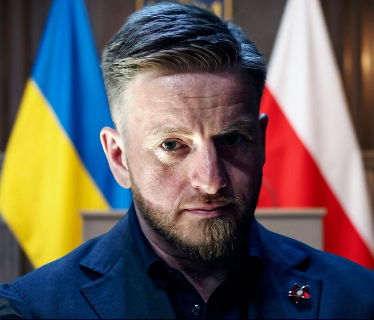 MykhailoRohoza's tweet photo. And here are the Poles. 🇵🇱

Friends, this is the renowned Polish writer and volunteer Szczepan Twardoch.

He has raised and donated 16 million hryvnias to Ukraine. 16 million!

What's more, Mr. Twardoch personally delivered vehicles, drones, and other desperately needed equipment to the front lines. Under shelling and bombing, risking his own life, he personally handed over everything our defenders needed.

That's how it sometimes is.

A person from another country feels our pain as if it were his own.

A person from another country pours his entire heart into helping our nation, exhausted by a long war.

Because he has a huge heart. ❤️

Because he believes in our victory.

And some politicians from his own homeland could certainly take inspiration from this remarkable man.

Thank you sincerely, Mr. Twardoch.

Thank you from me and from the entire Ukrainian people. 🇺🇦🇵🇱