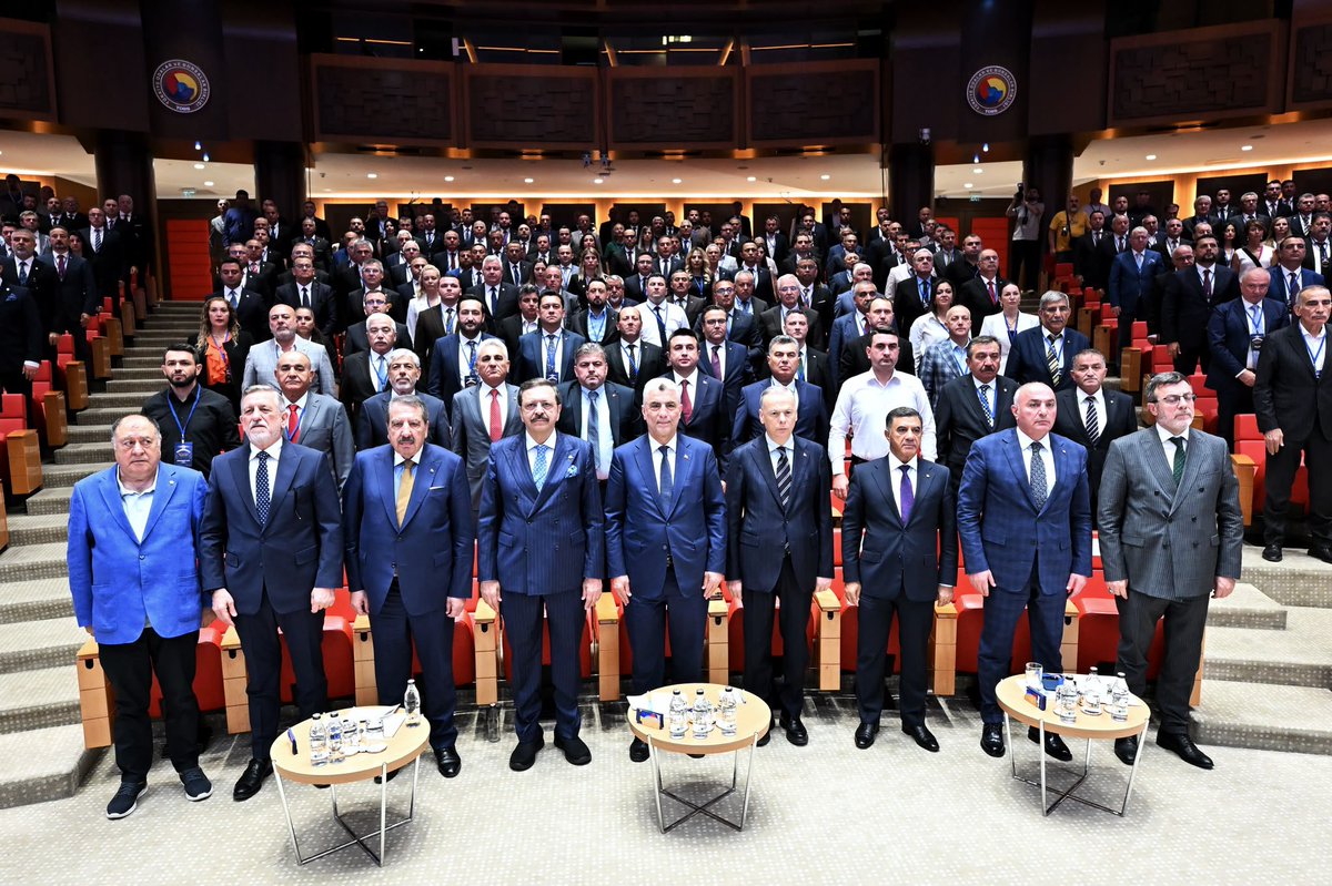 RHisarciklioglu's tweet photo. Ticaret Bakanımız Sn. @omerbolatTR’ın katılımıyla "TOBB 2026 Akreditasyon Sertifika Töreni"ni gerçekleştirdik.

Son denetim döneminde akreditasyon sürecini başarıyla tamamlayan 73 Oda ve Borsamıza sertifikalarını takdim ettik.

Bugün itibariyle 289 Oda ve Borsamız akredite durumda.

Hedefimiz; 367 Oda ve Borsamızın tamamının akredite olması.

Yerel kalkınmanın temel aktörlerinden biri olan Oda ve Borsalarımız girişimcilerimize en iyi şekilde hizmet üreten ve sunan "proje fabrikası" haline geldiler. 

Amacımız; hep daha iyi hizmet, daha kaliteli kurumsal hizmet.